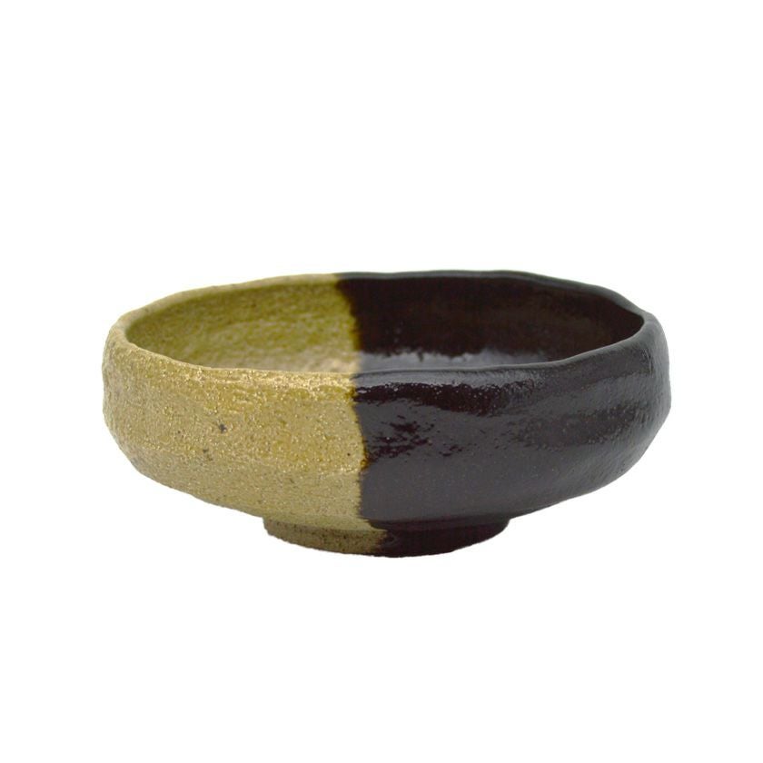 茶道具 平茶碗（ひらちゃわん） 馬盥茶碗 掛分 松楽窯 抹茶茶碗は茶の湯文化である表千家・裏千家の茶道具や抹茶を専門に扱う千紀園（せんきえん）が通販で販売しています。茶会また初心者向けのお稽古用にご利用いただける抹茶碗です。贈り物・ギフトにも人気です。