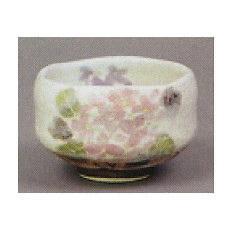 茶道具 小茶碗（こちゃわん） 小茶碗 紫陽花 豊窯 抹茶茶碗は茶の湯文化である表千家・裏千家の茶道具や抹茶を専門に扱う千紀園（せんきえん）が通販で販売しています。茶会また初心者向けのお稽古用にご利用いただける抹茶碗です。贈り物・ギフトにも人気です。