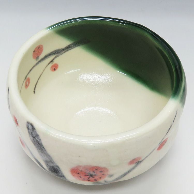 茶道具 小茶碗（こちゃわん） 小茶碗 梅 豊窯 抹茶茶碗は茶の湯文化である表千家・裏千家の茶道具や抹茶を専門に扱う千紀園（せんきえん）が通販で販売しています。茶会また初心者向けのお稽古用にご利用いただける抹茶碗です。贈り物・ギフトにも人気です。