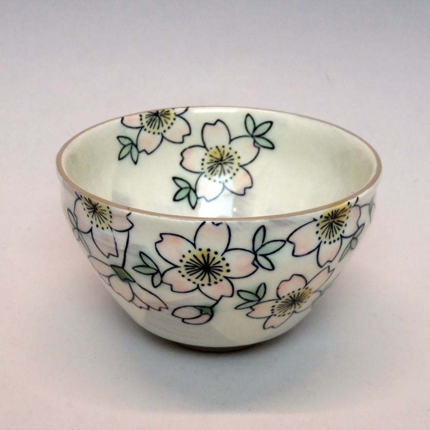 茶道具 小茶碗（こちゃわん） 小茶碗 枝垂桜 加藤忠泉作 抹茶茶碗は茶の湯文化である表千家・裏千家の茶道具や抹茶を専門に扱う千紀園（せんきえん）が通販で販売しています。茶会また初心者向けのお稽古用にご利用いただける抹茶碗です。贈り物・ギフトにも人気です。