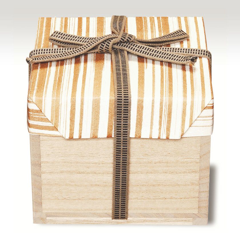 茶道具 桐箱 (茶碗用)<br>(5寸以上)<br>(紐・しぶ紙・黄布・外箱) <br>●茶碗の実寸をお知らせください。 抹茶茶碗は茶の湯文化である表千家・裏千家の茶道具や抹茶を専門に扱う千紀園（せんきえん）が通販で販売しています。茶会また初心者向けのお稽古用にご利用いただける抹茶碗です。贈り物・ギフトにも人気です。