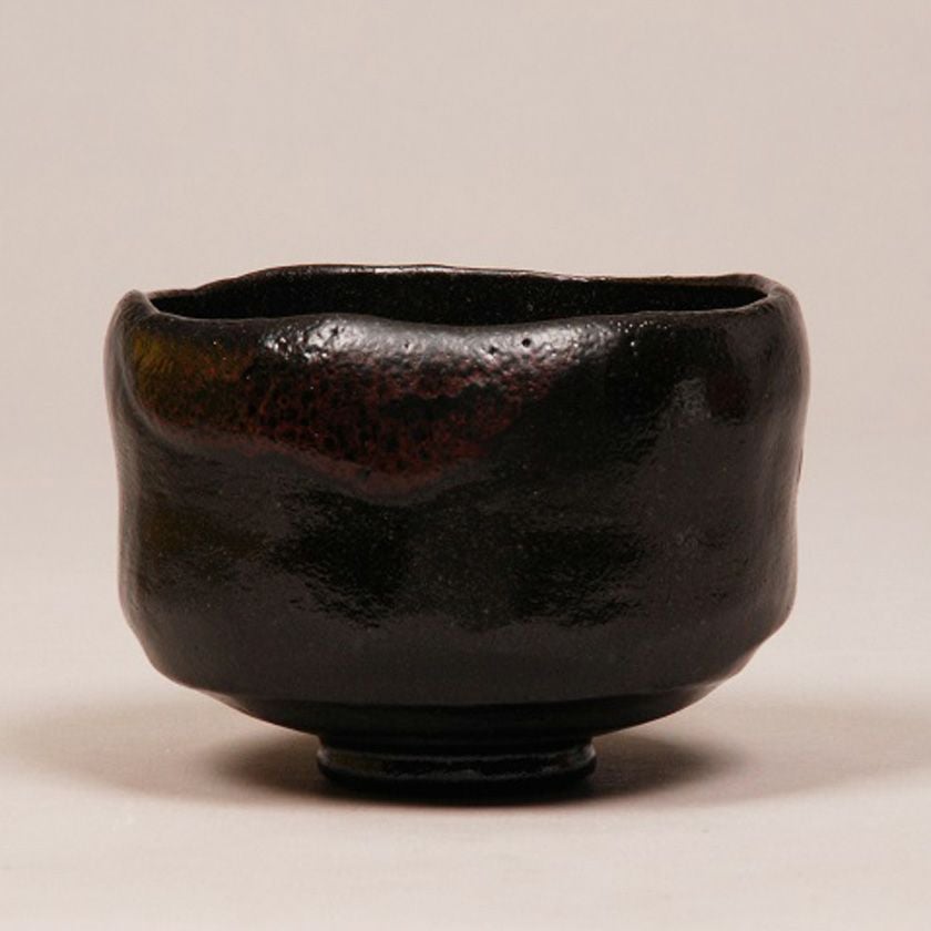 茶道具 楽茶碗（らくちゃわん） 茶碗 黒楽 松楽窯 抹茶茶碗は茶の湯文化である表千家・裏千家の茶道具や抹茶を専門に扱う千紀園（せんきえん）が通販で販売しています。茶会また初心者向けのお稽古用にご利用いただける抹茶碗です。贈り物・ギフトにも人気です。