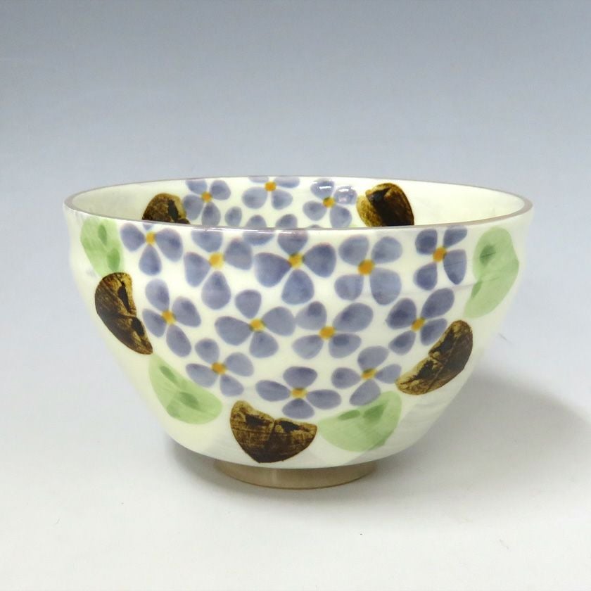茶道具 小茶碗（こちゃわん） 小茶碗 紫陽花 加藤忠泉作 忠泉 抹茶茶碗は茶の湯文化である表千家・裏千家の茶道具や抹茶を専門に扱う千紀園（せんきえん）が通販で販売しています。茶会また初心者向けのお稽古用にご利用いただける抹茶碗です。贈り物・ギフトにも人気です。