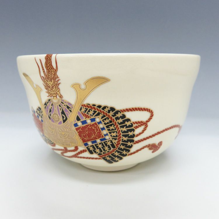 茶道具 抹茶茶碗（まっちゃちゃわん）　茶碗 仁清 兜 宮地英香 端午の節句 こどもの日 抹茶茶碗は茶の湯文化である表千家・裏千家の茶道具や抹茶を専門に扱う千紀園（せんきえん）が通販で販売しています。茶会また初心者向けのお稽古用にご利用いただける抹茶碗です。贈り物・ギフトにも人気です。