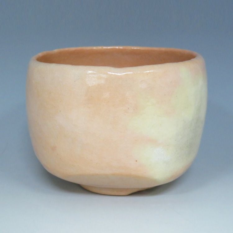 茶道具 【茶道具・楽茶碗】<br>赤茶碗 銘「毘沙門堂」光悦写<br>佐々木昭楽作 抹茶茶碗は茶の湯文化である表千家・裏千家の茶道具や抹茶を専門に扱う千紀園（せんきえん）が通販で販売しています。茶会また初心者向けのお稽古用にご利用いただける抹茶碗です。贈り物・ギフトにも人気です。