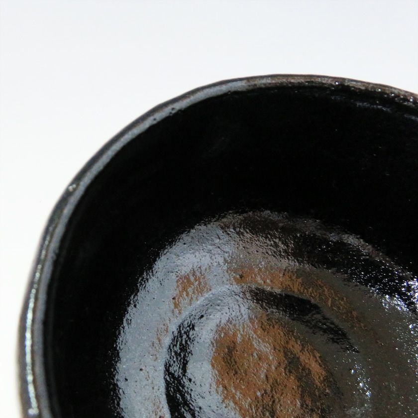 茶道具 茶碗 黒楽 角印 銘「福寿」 福本積應師書付 松楽窯 抹茶茶碗は茶の湯文化である表千家・裏千家の茶道具や抹茶を専門に扱う千紀園（せんきえん）が通販で販売しています。茶会また初心者向けのお稽古用にご利用いただける抹茶碗です。贈り物・ギフトにも人気です。