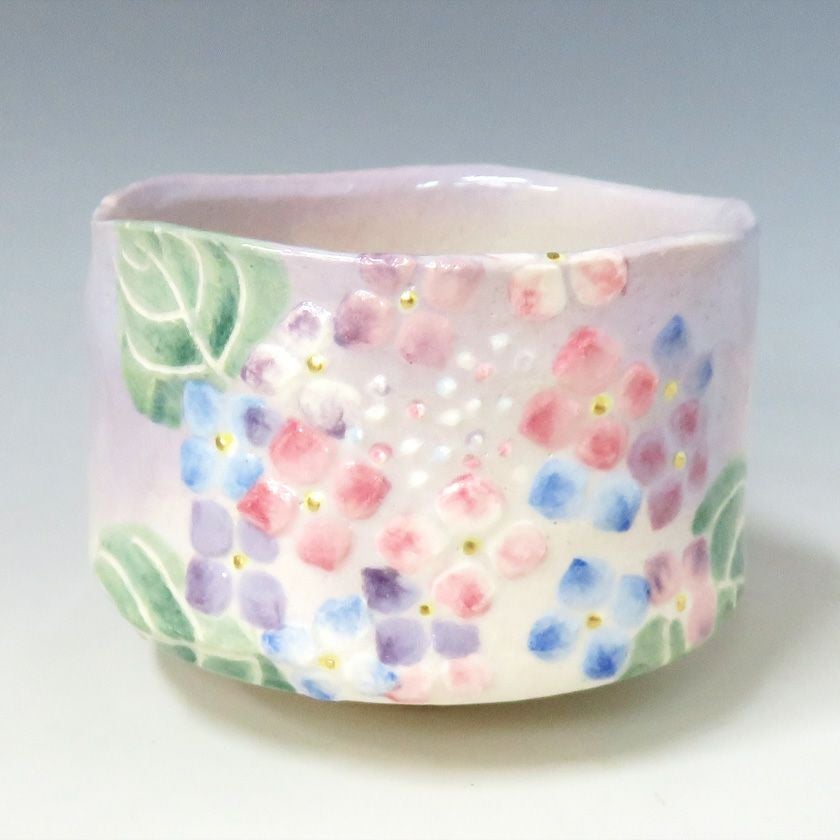 茶道具 抹茶茶碗（まっちゃちゃわん） 茶碗 紫陽花 吉村楽入 あじさい 抹茶茶碗は茶の湯文化である表千家・裏千家の茶道具や抹茶を専門に扱う千紀園（せんきえん）が通販で販売しています。茶会また初心者向けのお稽古用にご利用いただける抹茶碗です。贈り物・ギフトにも人気です。