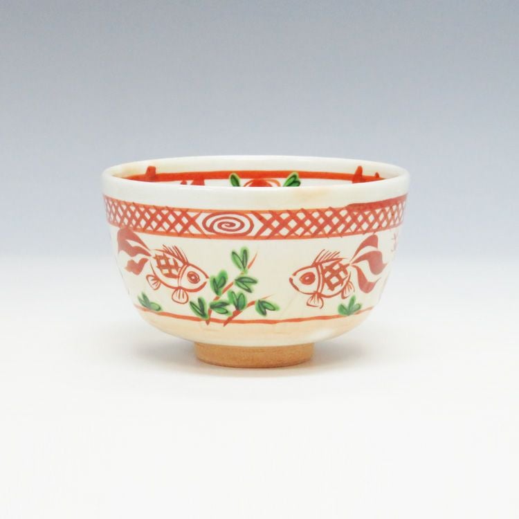 茶道具 茶碗 赤絵 金魚<br>北川竹久作 抹茶茶碗は茶の湯文化である表千家・裏千家の茶道具や抹茶を専門に扱う千紀園（せんきえん）が通販で販売しています。茶会また初心者向けのお稽古用にご利用いただける抹茶碗です。贈り物・ギフトにも人気です。