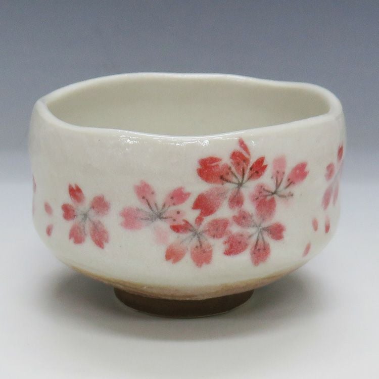 茶道具 小茶碗（こちゃわん） 小茶碗 桜 豊窯 抹茶茶碗は茶の湯文化である表千家・裏千家の茶道具や抹茶を専門に扱う千紀園（せんきえん）が通販で販売しています。茶会また初心者向けのお稽古用にご利用いただける抹茶碗です。贈り物・ギフトにも人気です。