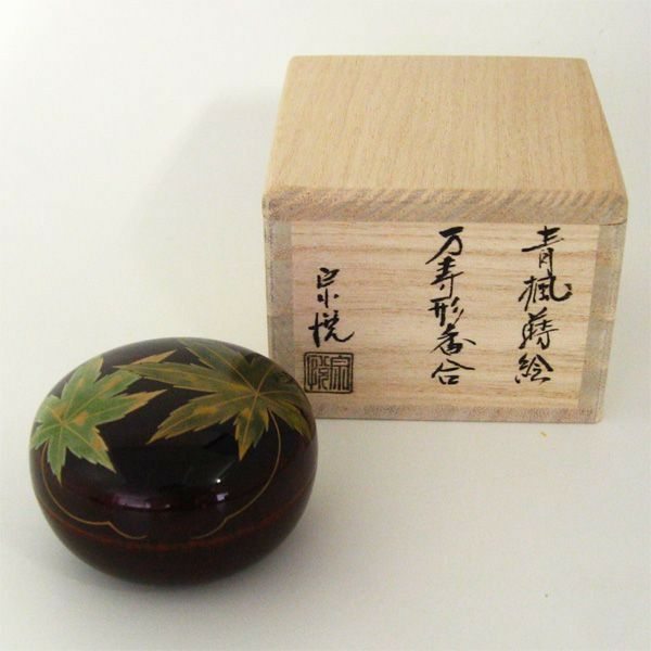 青楓蒔絵 PAY M22の通販はau 松材 共箱 青楓蒔絵切株香合 中村宗悦 茶道具 茶道具 共箱 木地溜塗 桜材 中村宗悦造 万寿型香合 工芸品