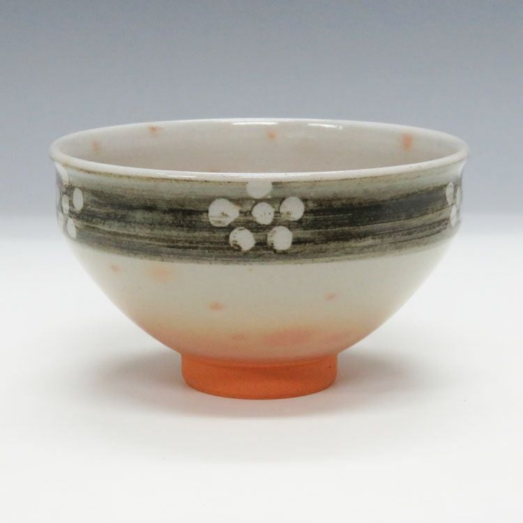 茶道具 茶碗 絵高麗 梅鉢文 独楽形 茶碗 加藤春永 抹茶茶碗は茶の湯文化である表千家・裏千家の茶道具や抹茶を専門に扱う千紀園（せんきえん）が通販で販売しています。茶会また初心者向けのお稽古用にご利用いただける抹茶碗です。贈り物・ギフトにも人気です。