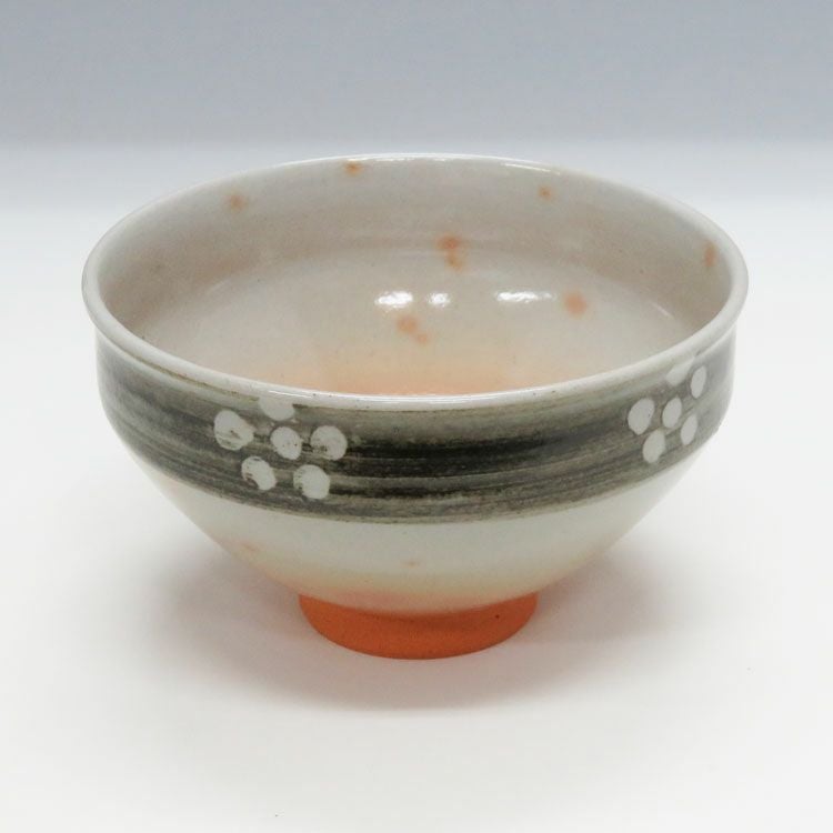 茶道具 茶碗 絵高麗 梅鉢文 独楽形 茶碗 加藤春永 抹茶茶碗は茶の湯文化である表千家・裏千家の茶道具や抹茶を専門に扱う千紀園（せんきえん）が通販で販売しています。茶会また初心者向けのお稽古用にご利用いただける抹茶碗です。贈り物・ギフトにも人気です。