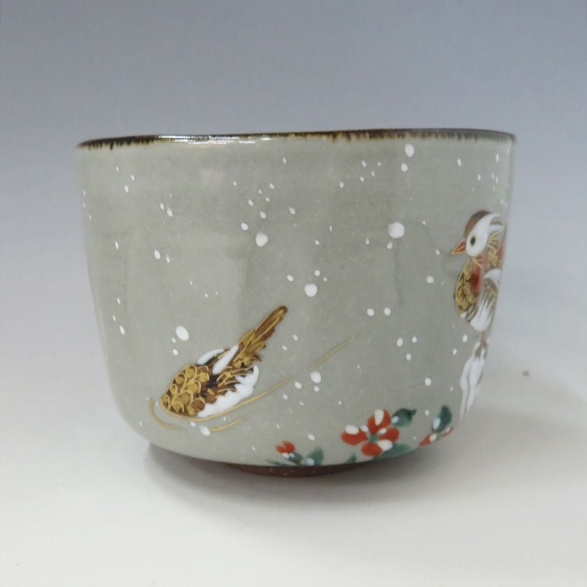 茶道具 筒茶碗（つつちゃわん） 半筒茶碗 若冲 「雪中鴛鴦図」写 小野山佳水 抹茶茶碗は茶の湯文化である表千家・裏千家の茶道具や抹茶を専門に扱う千紀園（せんきえん）が通販で販売しています。茶会また初心者向けのお稽古用にご利用いただける抹茶碗です。贈り物・ギフトにも人気です。