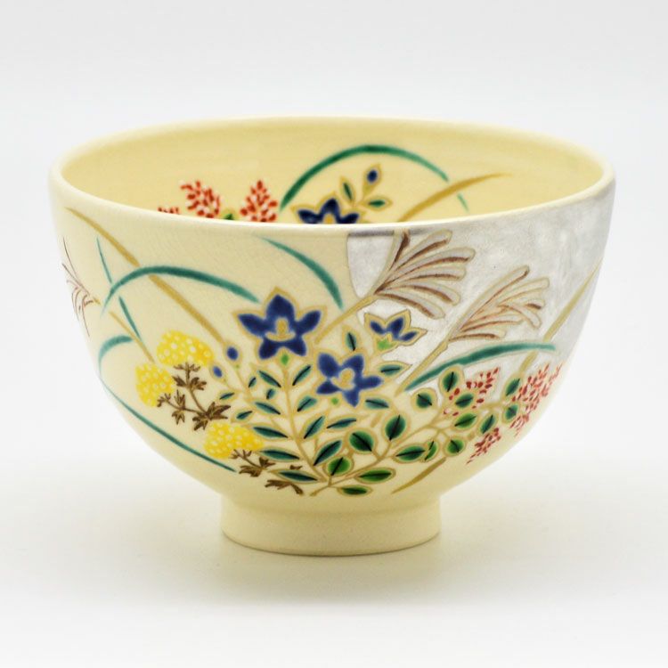 茶道具 茶碗<br>茶碗 仁清 月に秋草 巌窯 抹茶茶碗は茶の湯文化である表千家・裏千家の茶道具や抹茶を専門に扱う千紀園（せんきえん）が通販で販売しています。茶会また初心者向けのお稽古用にご利用いただける抹茶碗です。贈り物・ギフトにも人気です。