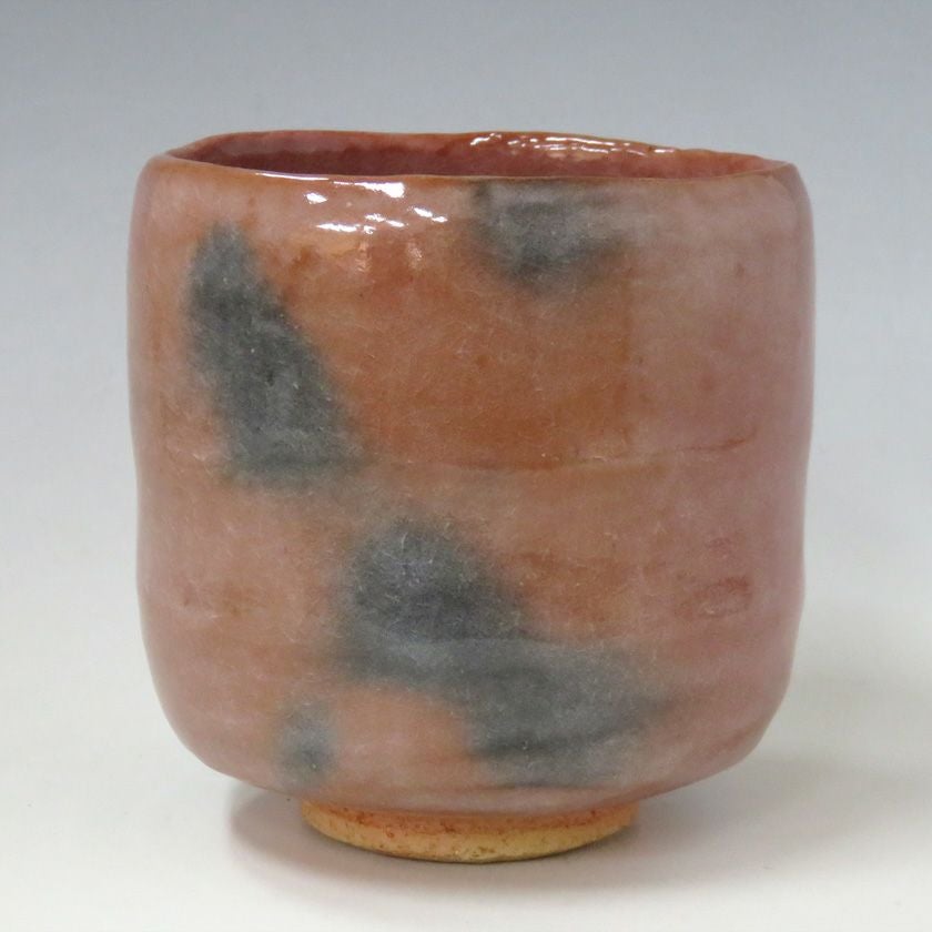 茶道具 筒茶碗（つつちゃわん） 赤楽 筒茶碗 佐々木松楽 抹茶茶碗は茶の湯文化である表千家・裏千家の茶道具や抹茶を専門に扱う千紀園（せんきえん）が通販で販売しています。茶会また初心者向けのお稽古用にご利用いただける抹茶碗です。贈り物・ギフトにも人気です。