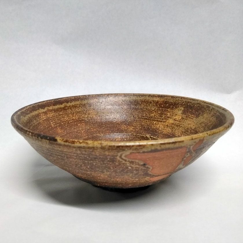 茶道具 平茶碗（ひらちゃわん） 蕎麦平茶碗 銘「夏月」 西尾香舟 抹茶茶碗は茶の湯文化である表千家・裏千家の茶道具や抹茶を専門に扱う千紀園（せんきえん）が通販で販売しています。茶会また初心者向けのお稽古用にご利用いただける抹茶碗です。贈り物・ギフトにも人気です。