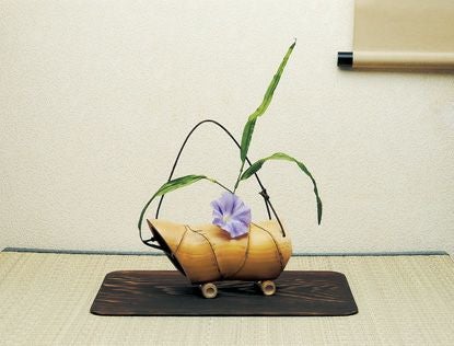 京都家元作❨竹製 花入❩木箱付き 亀甲竹 吊り舟花入 足付