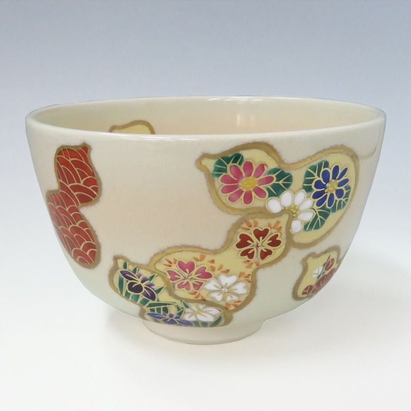 茶道具 抹茶茶碗（まっちゃちゃわん） 色絵 六瓢草花 茶碗 中村華峰 抹茶茶碗は茶の湯文化である表千家・裏千家の茶道具や抹茶を専門に扱う千紀園（せんきえん）が通販で販売しています。茶会また初心者向けのお稽古用にご利用いただける抹茶碗です。贈り物・ギフトにも人気です。