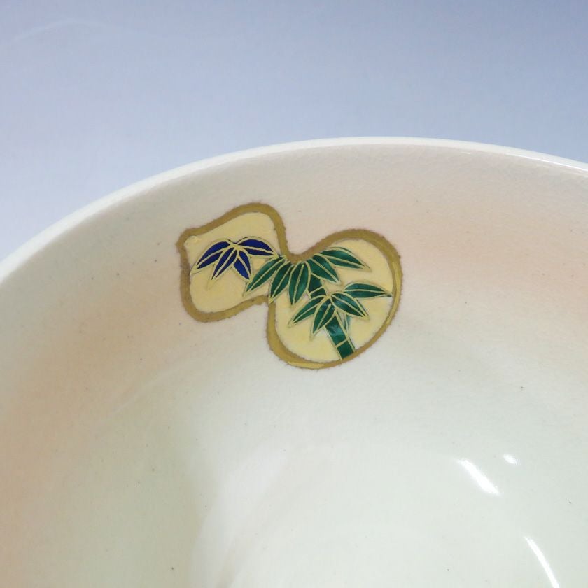 茶道具 抹茶茶碗（まっちゃちゃわん） 色絵 六瓢草花 茶碗 中村華峰 抹茶茶碗は茶の湯文化である表千家・裏千家の茶道具や抹茶を専門に扱う千紀園（せんきえん）が通販で販売しています。茶会また初心者向けのお稽古用にご利用いただける抹茶碗です。贈り物・ギフトにも人気です。