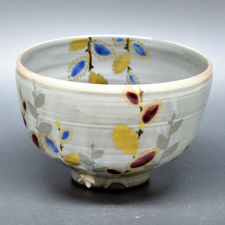 茶道具 抹茶茶碗（まっちゃちゃわん） 茶碗　蝋抜　猫柳 厳窯 抹茶茶碗は茶の湯文化である表千家・裏千家の茶道具や抹茶を専門に扱う千紀園（せんきえん）が通販で販売しています。茶会また初心者向けのお稽古用にご利用いただける抹茶碗です。贈り物・ギフトにも人気です。