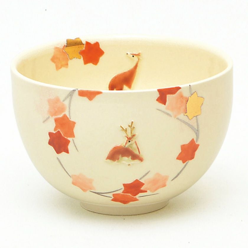 茶道具 抹茶茶碗（まっちゃちゃわん） 茶碗 浮彫 紅葉に鹿 今岡 三四郎 抹茶茶碗は茶の湯文化である表千家・裏千家の茶道具や抹茶を専門に扱う千紀園（せんきえん）が通販で販売しています。茶会また初心者向けのお稽古用にご利用いただける抹茶碗です。贈り物・ギフトにも人気です。