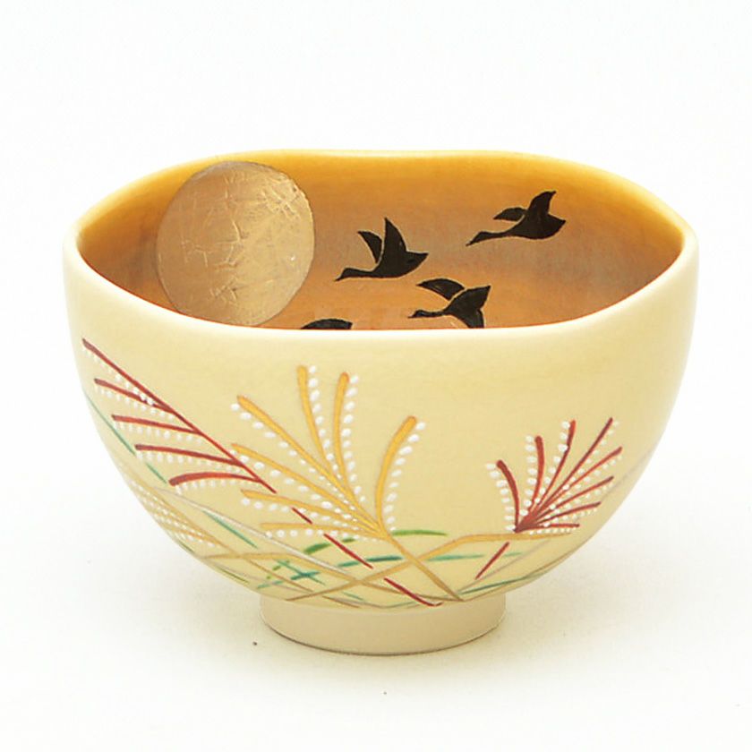 茶道具 抹茶茶碗（まっちゃちゃわん） 茶碗 掛分色絵 月に雁 新井 京華 抹茶茶碗は茶の湯文化である表千家・裏千家の茶道具や抹茶を専門に扱う千紀園（せんきえん）が通販で販売しています。茶会また初心者向けのお稽古用にご利用いただける抹茶碗です。贈り物・ギフトにも人気です。