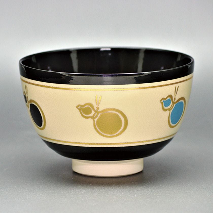 茶道具 抹茶茶碗（まっちゃちゃわん） 茶碗 黒仁清 六瓢 宮地 英香 抹茶茶碗は茶の湯文化である表千家・裏千家の茶道具や抹茶を専門に扱う千紀園（せんきえん）が通販で販売しています。茶会また初心者向けのお稽古用にご利用いただける抹茶碗です。贈り物・ギフトにも人気です。