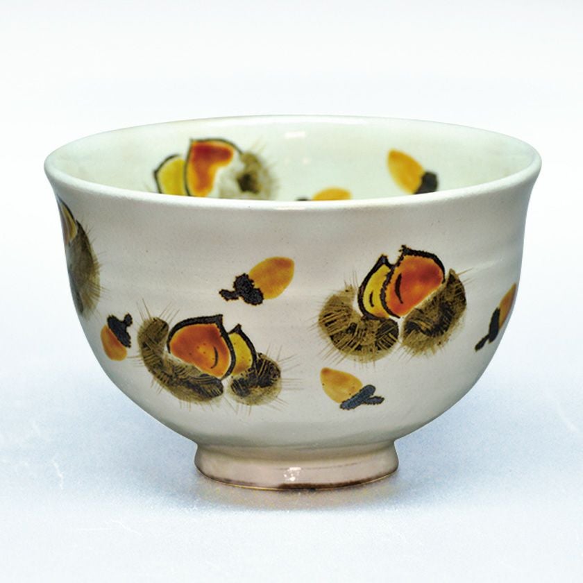 茶道具 抹茶茶碗（まっちゃちゃわん） 茶碗 粉引 栗と団栗 清和窯 抹茶茶碗は茶の湯文化である表千家・裏千家の茶道具や抹茶を専門に扱う千紀園（せんきえん）が通販で販売しています。茶会また初心者向けのお稽古用にご利用いただける抹茶碗です。贈り物・ギフトにも人気です。