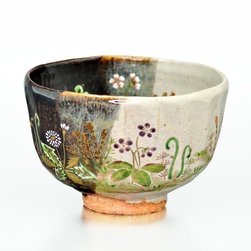 茶道具 抹茶茶碗（まっちゃちゃわん） 茶碗 掛分 春草 中村 良二 抹茶茶碗は茶の湯文化である表千家・裏千家の茶道具や抹茶を専門に扱う千紀園（せんきえん）が通販で販売しています。茶会また初心者向けのお稽古用にご利用いただける抹茶碗です。贈り物・ギフトにも人気です。