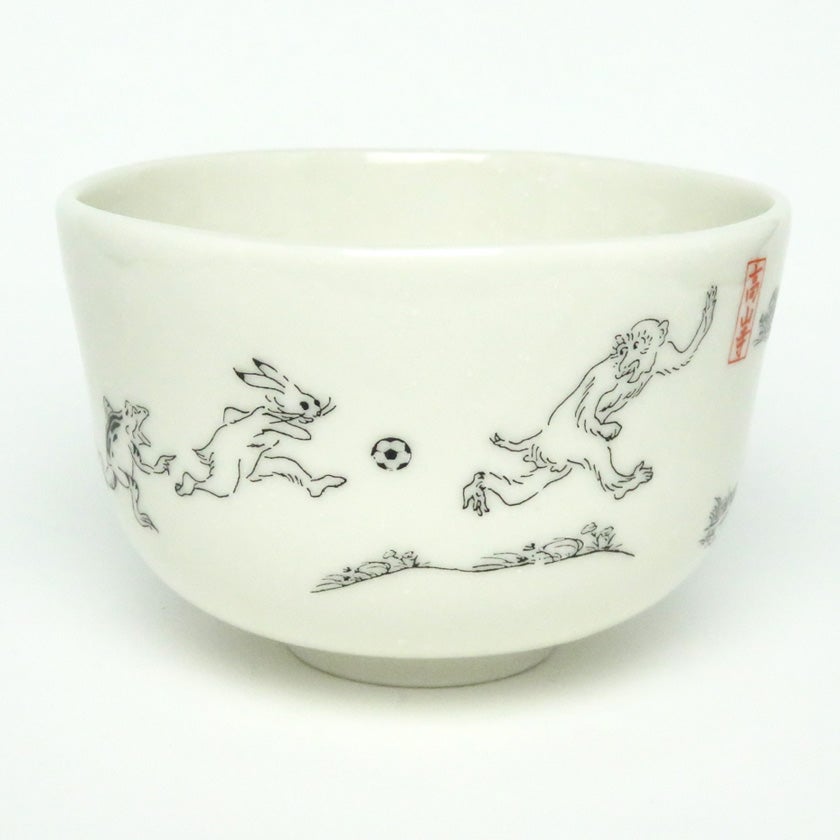 茶道具 抹茶茶碗（まっちゃちゃわん） 茶碗 スポーツ鳥獣戯画 サッカー 花月窯 抹茶茶碗は茶の湯文化である表千家・裏千家の茶道具や抹茶を専門に扱う千紀園（せんきえん）が通販で販売しています。茶会また初心者向けのお稽古用にご利用いただける抹茶碗です。贈り物・ギフトにも人気です。
