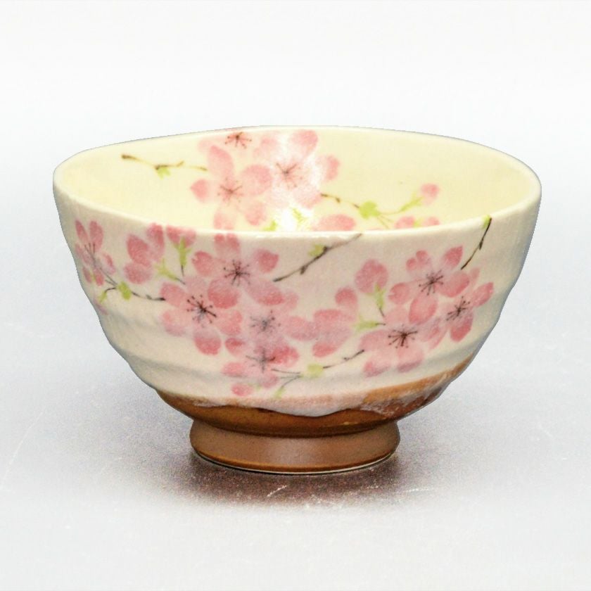 茶道具 抹茶茶碗（まっちゃちゃわん） 利休茶碗 桜 豊窯 抹茶茶碗は茶の湯文化である表千家・裏千家の茶道具や抹茶を専門に扱う千紀園（せんきえん）が通販で販売しています。茶会また初心者向けのお稽古用にご利用いただける抹茶碗です。贈り物・ギフトにも人気です。