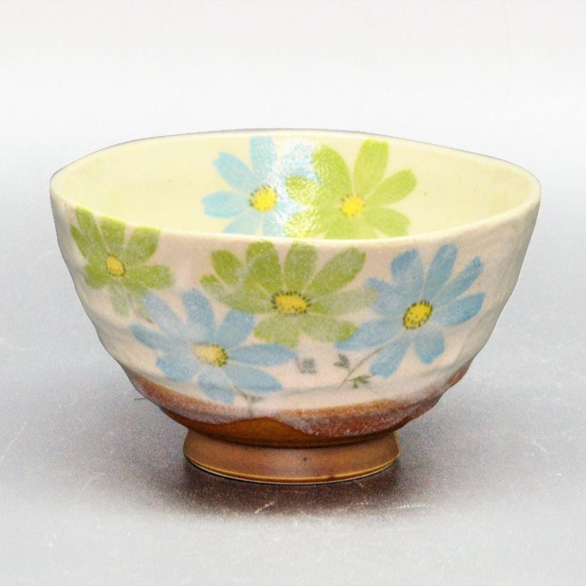 茶道具 抹茶茶碗（まっちゃちゃわん） 利休茶碗 秋桜 豊窯 抹茶茶碗は茶の湯文化である表千家・裏千家の茶道具や抹茶を専門に扱う千紀園（せんきえん）が通販で販売しています。茶会また初心者向けのお稽古用にご利用いただける抹茶碗です。贈り物・ギフトにも人気です。