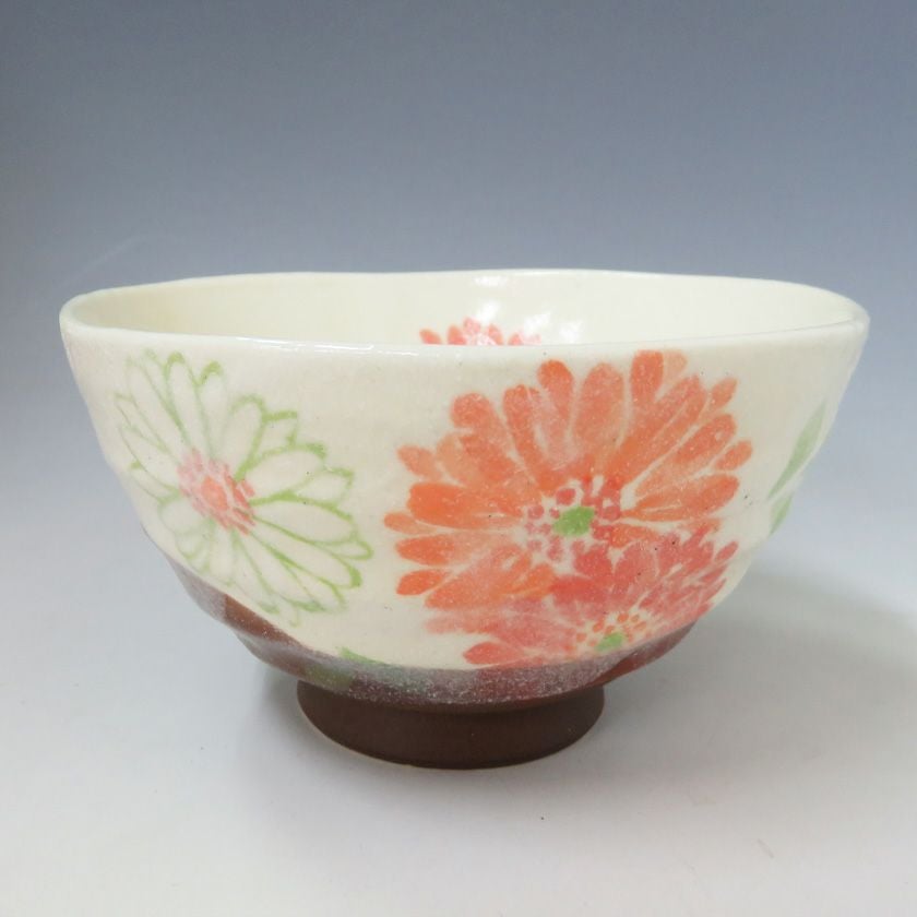 茶道具 抹茶茶碗（まっちゃちゃわん） 利休茶碗 菊 豊窯 抹茶茶碗は茶の湯文化である表千家・裏千家の茶道具や抹茶を専門に扱う千紀園（せんきえん）が通販で販売しています。茶会また初心者向けのお稽古用にご利用いただける抹茶碗です。贈り物・ギフトにも人気です。
