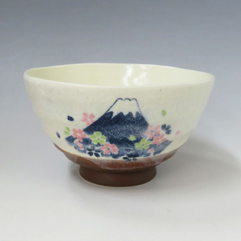 茶道具 抹茶茶碗（まっちゃちゃわん） 利休茶碗 富士山に桜 豊窯 抹茶茶碗は茶の湯文化である表千家・裏千家の茶道具や抹茶を専門に扱う千紀園（せんきえん）が通販で販売しています。茶会また初心者向けのお稽古用にご利用いただける抹茶碗です。贈り物・ギフトにも人気です。