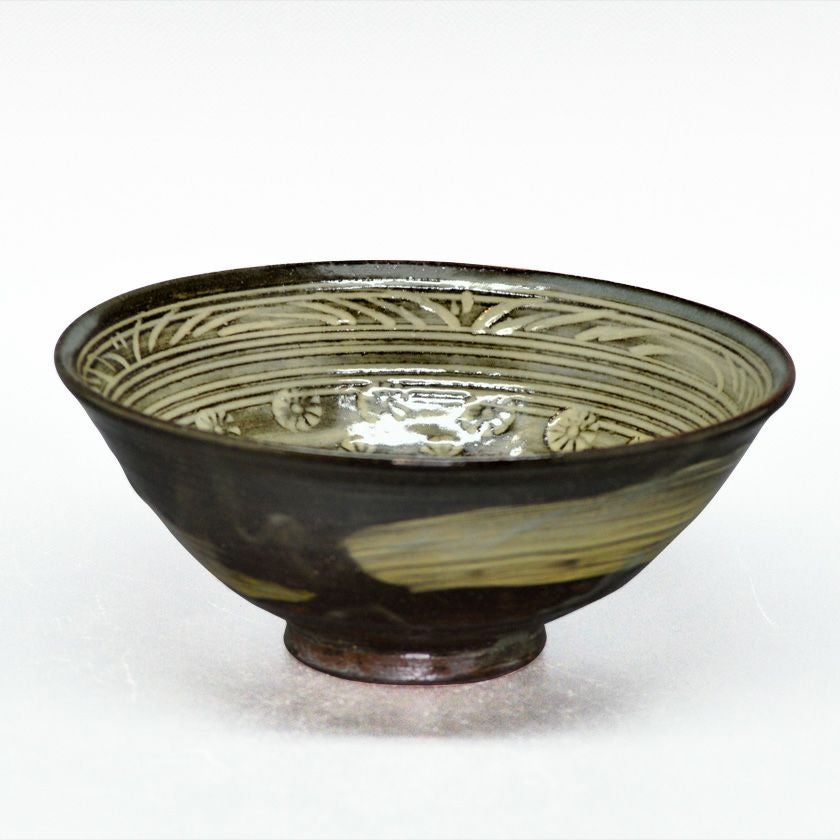 茶道具 平茶碗（ひらちゃわん） 平茶碗 古三島 中村 与平 抹茶茶碗は茶の湯文化である表千家・裏千家の茶道具や抹茶を専門に扱う千紀園（せんきえん）が通販で販売しています。茶会また初心者向けのお稽古用にご利用いただける抹茶碗です。贈り物・ギフトにも人気です。