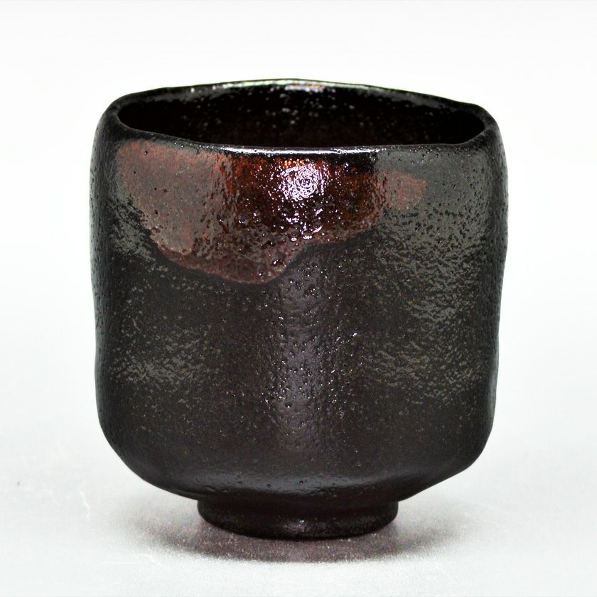 茶道具 筒茶碗（つつちゃわん） 筒茶碗 黒楽 松楽窯 抹茶茶碗は茶の湯文化である表千家・裏千家の茶道具や抹茶を専門に扱う千紀園（せんきえん）が通販で販売しています。茶会また初心者向けのお稽古用にご利用いただける抹茶碗です。贈り物・ギフトにも人気です。