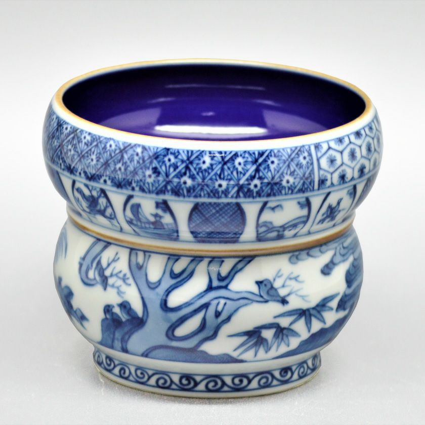 茶道具 抹茶茶碗（まっちゃちゃわん） 茶碗 染付 胴締 景徳鎮 王懐英 抹茶茶碗は茶の湯文化である表千家・裏千家の茶道具や抹茶を専門に扱う千紀園（せんきえん）が通販で販売しています。茶会また初心者向けのお稽古用にご利用いただける抹茶碗です。贈り物・ギフトにも人気です。