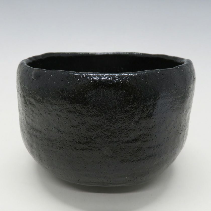 茶道具 楽茶碗（らくちゃわん） 茶碗 俊寛 長次郎写 昭楽 抹茶茶碗は茶の湯文化である表千家・裏千家の茶道具や抹茶を専門に扱う千紀園（せんきえん）が通販で販売しています。茶会また初心者向けのお稽古用にご利用いただける抹茶碗です。贈り物・ギフトにも人気です。