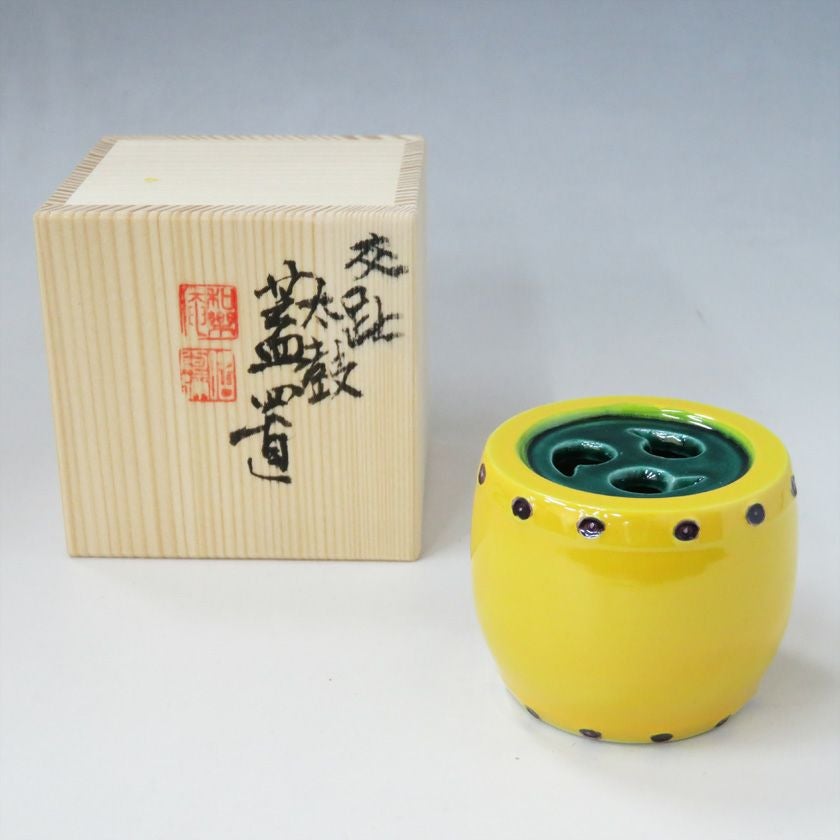 Ｔ６８５　蓋置　『淡緑交趾　宝尽し』『小松雅山 造』　共箱　茶道具 交趾 竹蓋置 真葛窯 宮川香斎(作) 共箱 | 古美術ささき