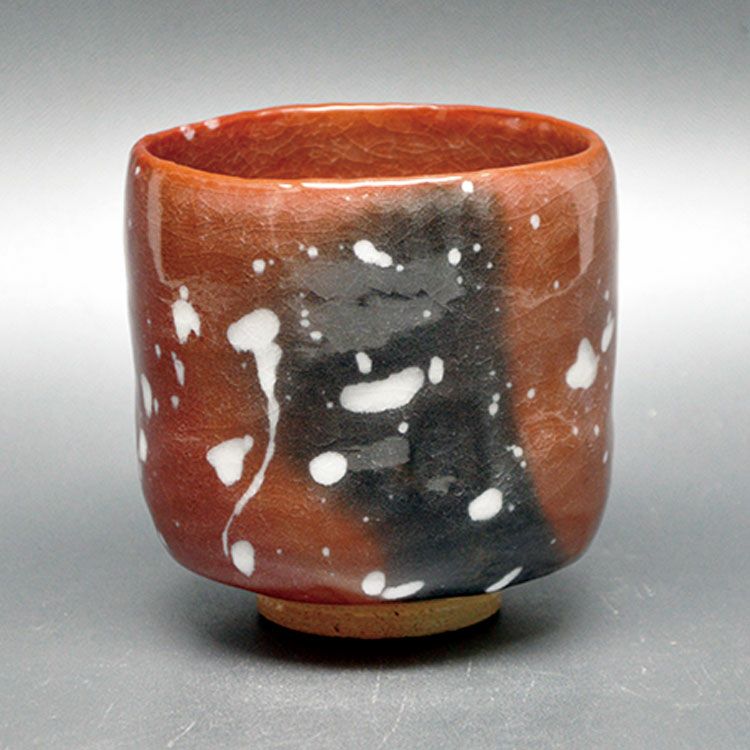 茶道具 筒茶碗（つつちゃわん） 筒茶碗　雪片 松楽窯 抹茶茶碗は茶の湯文化である表千家・裏千家の茶道具や抹茶を専門に扱う千紀園（せんきえん）が通販で販売しています。茶会また初心者向けのお稽古用にご利用いただける抹茶碗です。贈り物・ギフトにも人気です。