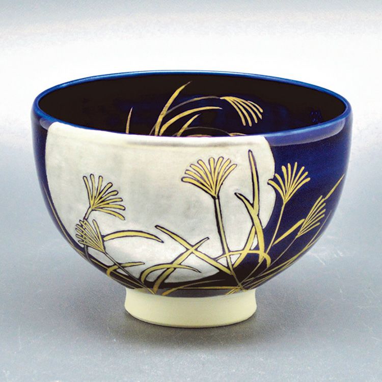 茶道具 抹茶茶碗（まっちゃちゃわん） 茶碗　瑠璃釉　月に芒 見谷 福峰 抹茶茶碗は茶の湯文化である表千家・裏千家の茶道具や抹茶を専門に扱う千紀園（せんきえん）が通販で販売しています。茶会また初心者向けのお稽古用にご利用いただける抹茶碗です。贈り物・ギフトにも人気です。