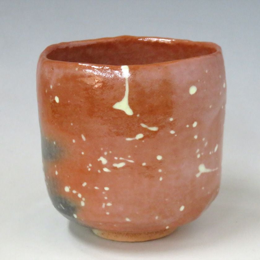 茶道具 筒茶碗（つつちゃわん） 筒茶碗 雪片 松楽窯 抹茶茶碗は茶の湯文化である表千家・裏千家の茶道具や抹茶を専門に扱う千紀園（せんきえん）が通販で販売しています。茶会また初心者向けのお稽古用にご利用いただける抹茶碗です。贈り物・ギフトにも人気です。