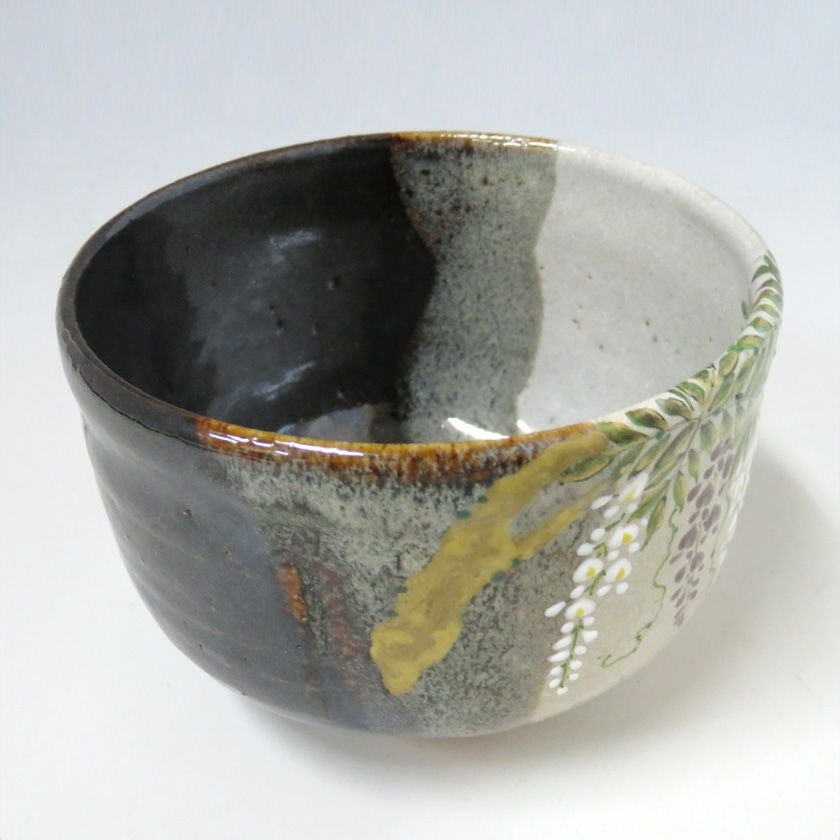 茶道具 抹茶茶碗（まっちゃちゃわん） 茶碗 掛分 藤 中村 良二 抹茶茶碗は茶の湯文化である表千家・裏千家の茶道具や抹茶を専門に扱う千紀園（せんきえん）が通販で販売しています。茶会また初心者向けのお稽古用にご利用いただける抹茶碗です。贈り物・ギフトにも人気です。