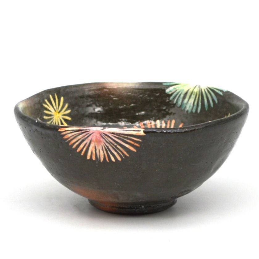 茶道具 平茶碗（ひらちゃわん） 平茶碗 花火 吉村 楽入 抹茶茶碗は茶の湯文化である表千家・裏千家の茶道具や抹茶を専門に扱う千紀園（せんきえん）が通販で販売しています。茶会また初心者向けのお稽古用にご利用いただける抹茶碗です。贈り物・ギフトにも人気です。