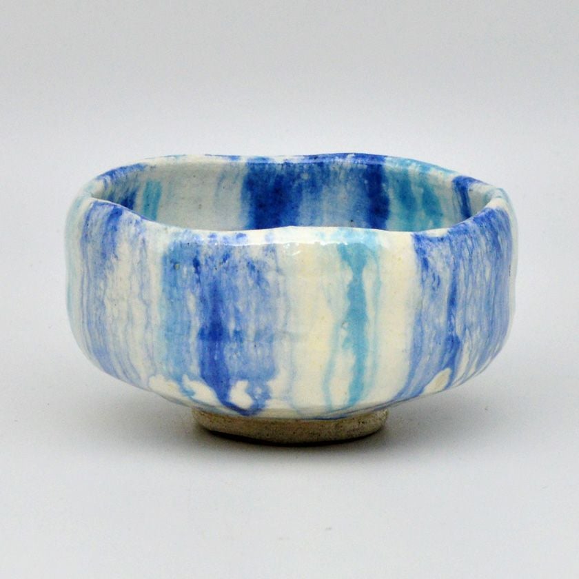 茶道具 平茶碗（ひらちゃわん） 馬盥 流水 和楽 抹茶茶碗は茶の湯文化である表千家・裏千家の茶道具や抹茶を専門に扱う千紀園（せんきえん）が通販で販売しています。茶会また初心者向けのお稽古用にご利用いただける抹茶碗です。贈り物・ギフトにも人気です。