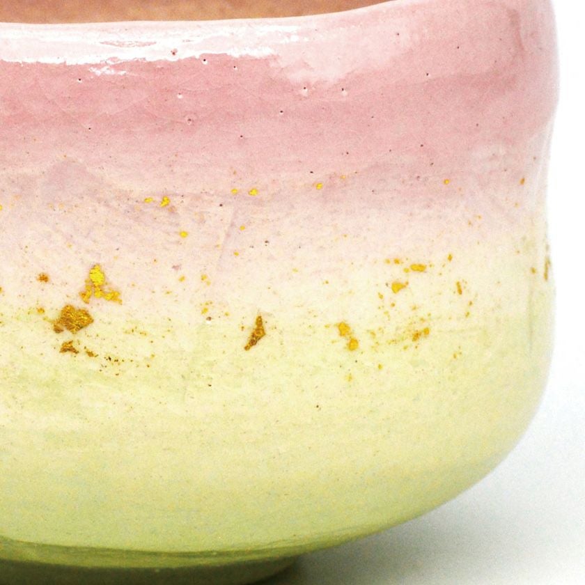 茶道具 抹茶茶碗（まっちゃちゃわん） 茶碗 春霞 雛祭り 吉村 楽入 抹茶茶碗は茶の湯文化である表千家・裏千家の茶道具や抹茶を専門に扱う千紀園（せんきえん）が通販で販売しています。茶会また初心者向けのお稽古用にご利用いただける抹茶碗です。贈り物・ギフトにも人気です。