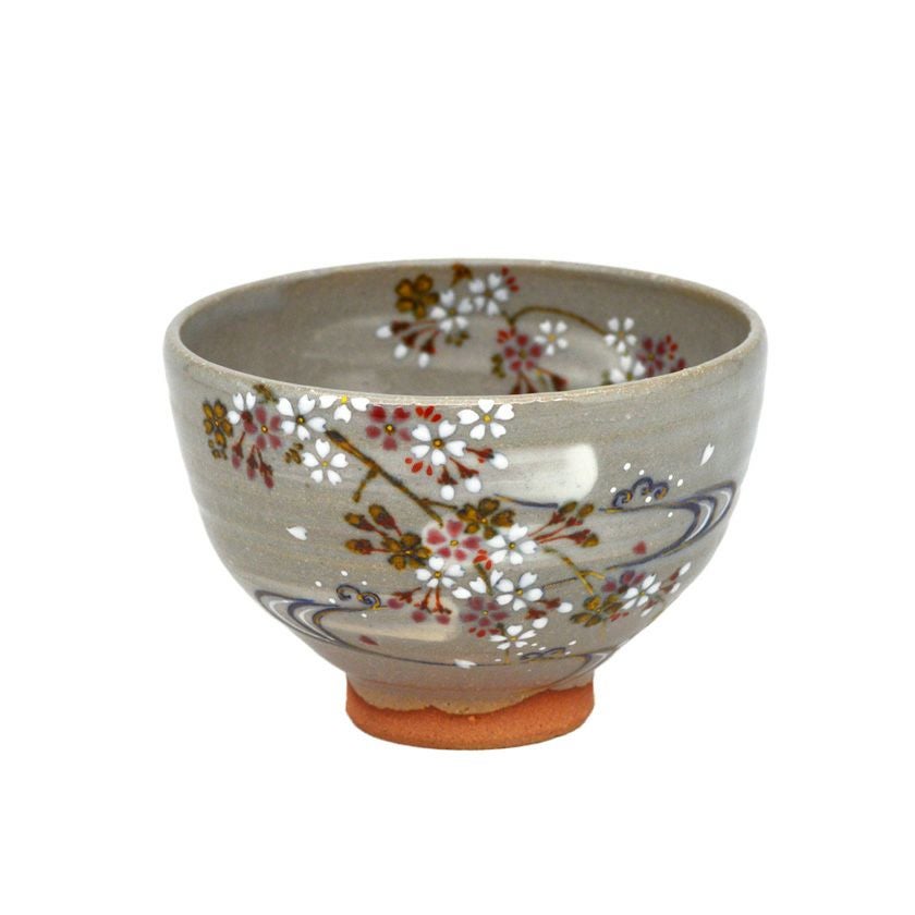 茶道具 抹茶茶碗（まっちゃちゃわん） 茶碗 乾山 桜流水 巌窯 抹茶茶碗は茶の湯文化である表千家・裏千家の茶道具や抹茶を専門に扱う千紀園（せんきえん）が通販で販売しています。茶会また初心者向けのお稽古用にご利用いただける抹茶碗です。贈り物・ギフトにも人気です。