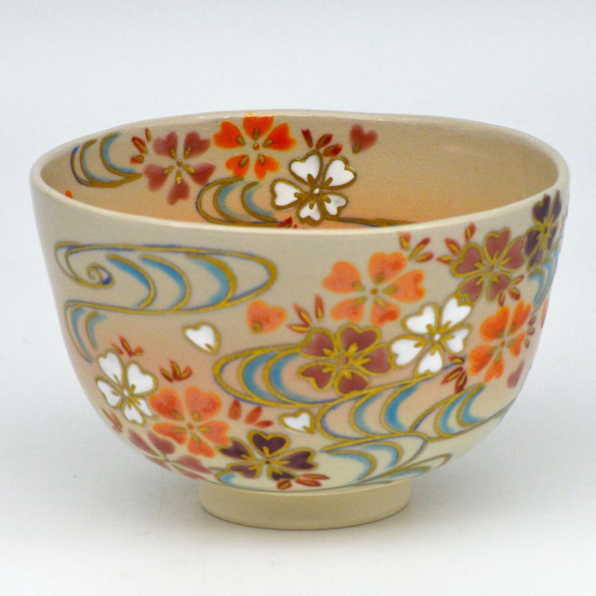 茶道具 抹茶茶碗（まっちゃちゃわん） 茶碗 色絵 桜流水 伊坂 清香 抹茶茶碗は茶の湯文化である表千家・裏千家の茶道具や抹茶を専門に扱う千紀園（せんきえん）が通販で販売しています。茶会また初心者向けのお稽古用にご利用いただける抹茶碗です。贈り物・ギフトにも人気です。