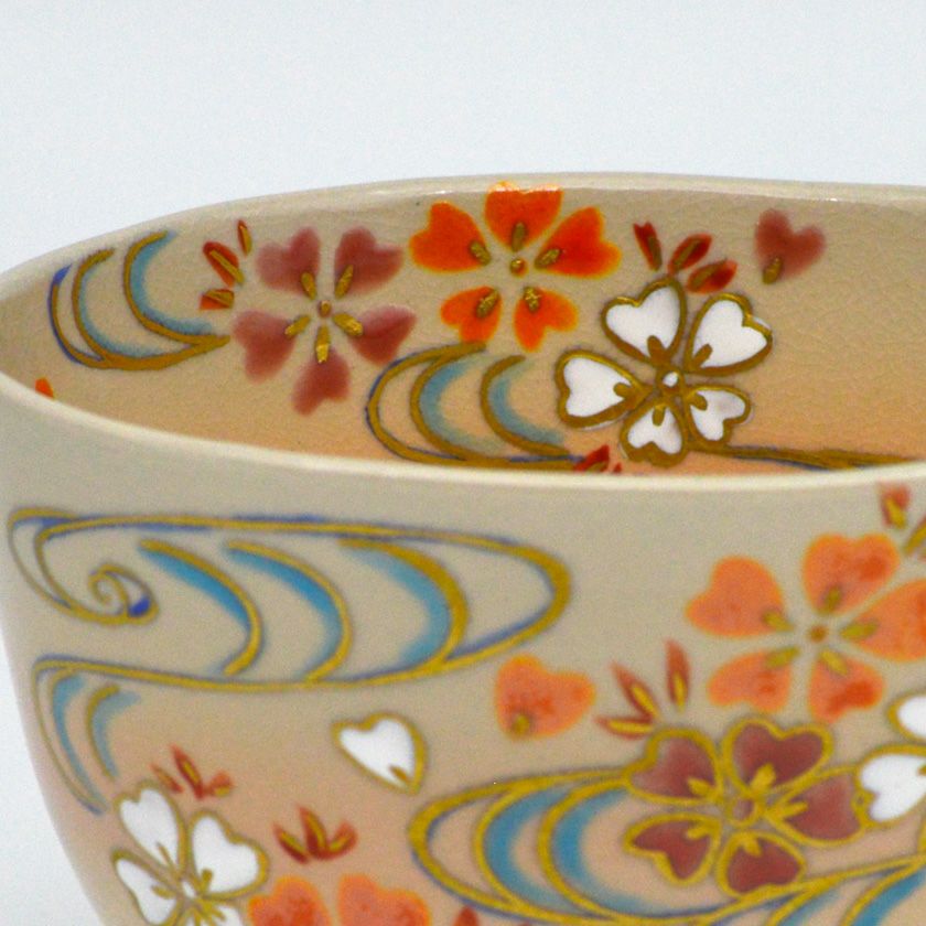 茶道具 抹茶茶碗（まっちゃちゃわん） 茶碗 色絵 桜流水 伊坂 清香 抹茶茶碗は茶の湯文化である表千家・裏千家の茶道具や抹茶を専門に扱う千紀園（せんきえん）が通販で販売しています。茶会また初心者向けのお稽古用にご利用いただける抹茶碗です。贈り物・ギフトにも人気です。
