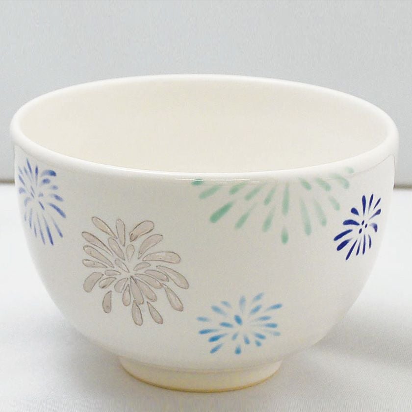 茶道具 抹茶茶碗（まっちゃちゃわん） 色絵茶碗 花火 山岡 善昇 抹茶茶碗は茶の湯文化である表千家・裏千家の茶道具や抹茶を専門に扱う千紀園（せんきえん）が通販で販売しています。茶会また初心者向けのお稽古用にご利用いただける抹茶碗です。贈り物・ギフトにも人気です。